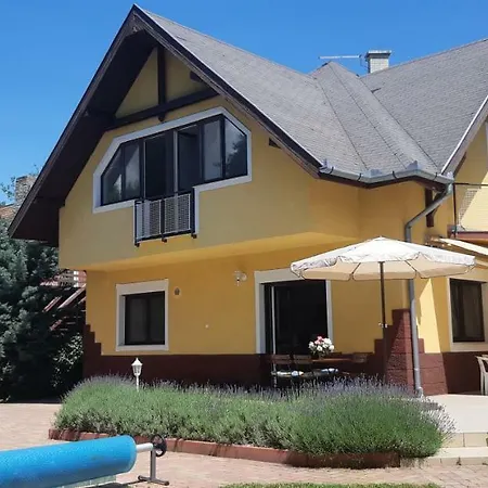 Schieszl 1 Apartment Zamardi